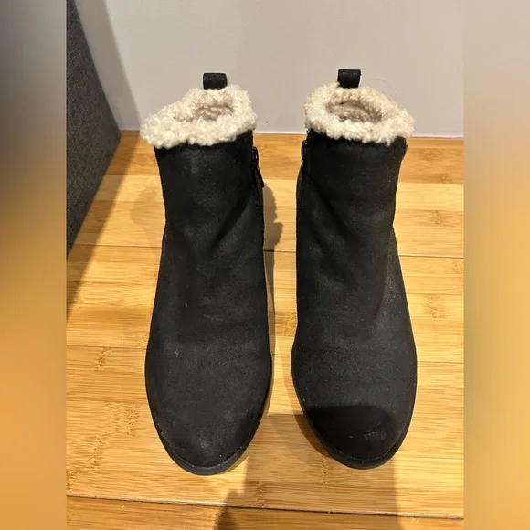 Lucky Brand Women’s Basel Sherpa Lined Black Suede Booties Size 5 - Picture 3 of 8